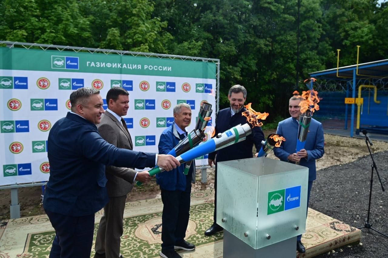 Минниханов принял участие в пуске газа в новом микрорайоне Высокогорского района