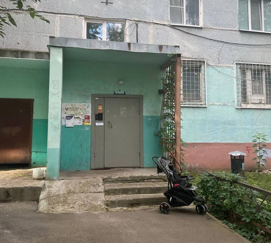 В Казани полуторагодовалый ребенок упал в пролет лестницы с восьмого этажа