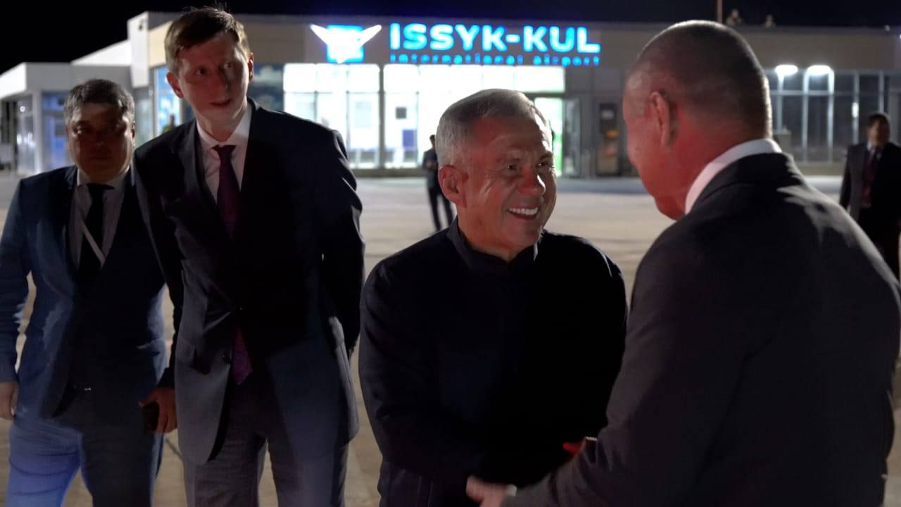 Рустам Минниханов прибыл в Киргизию для участия в экономическом форуме