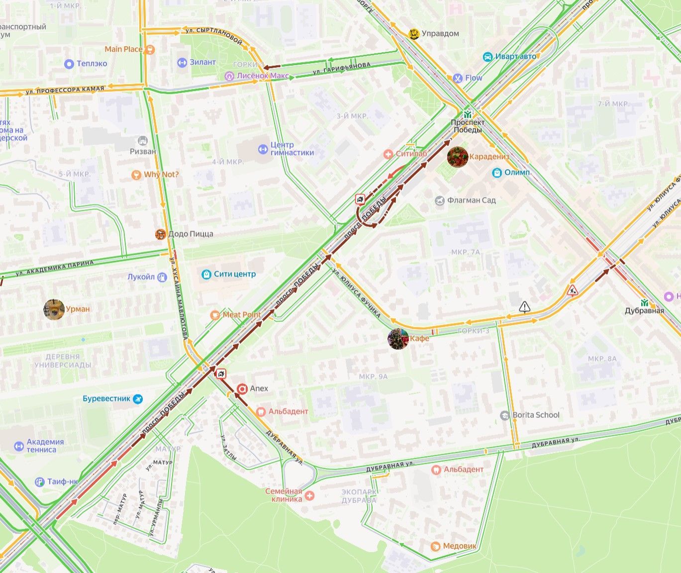 Проспект Победы в Казани затопило — образовалась большая пробка