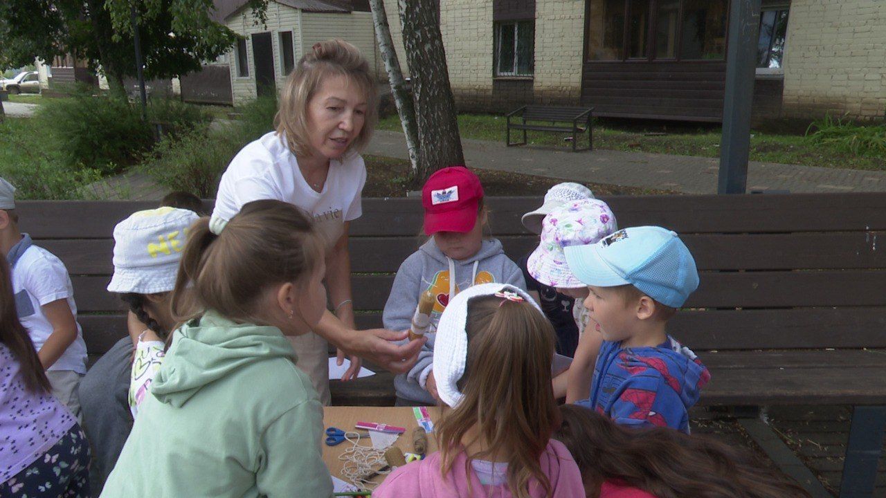 Нурлатские дошколята сделали свечи и написали письма бойцам СВО