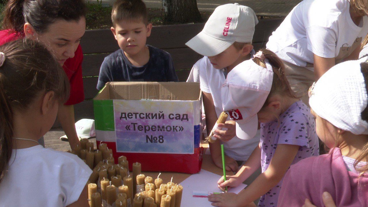 Нурлатские дошколята сделали свечи и написали письма бойцам СВО