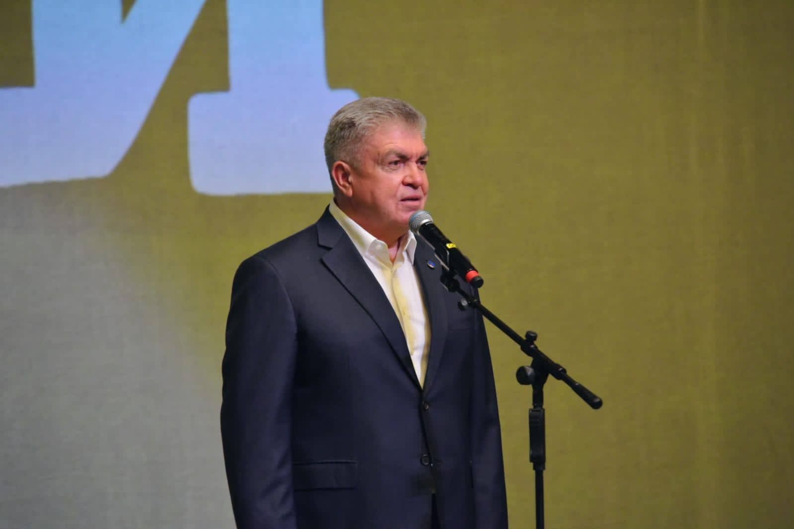 В Челнах вручили сертификаты семьям бойцов СВО с детьми-школьниками