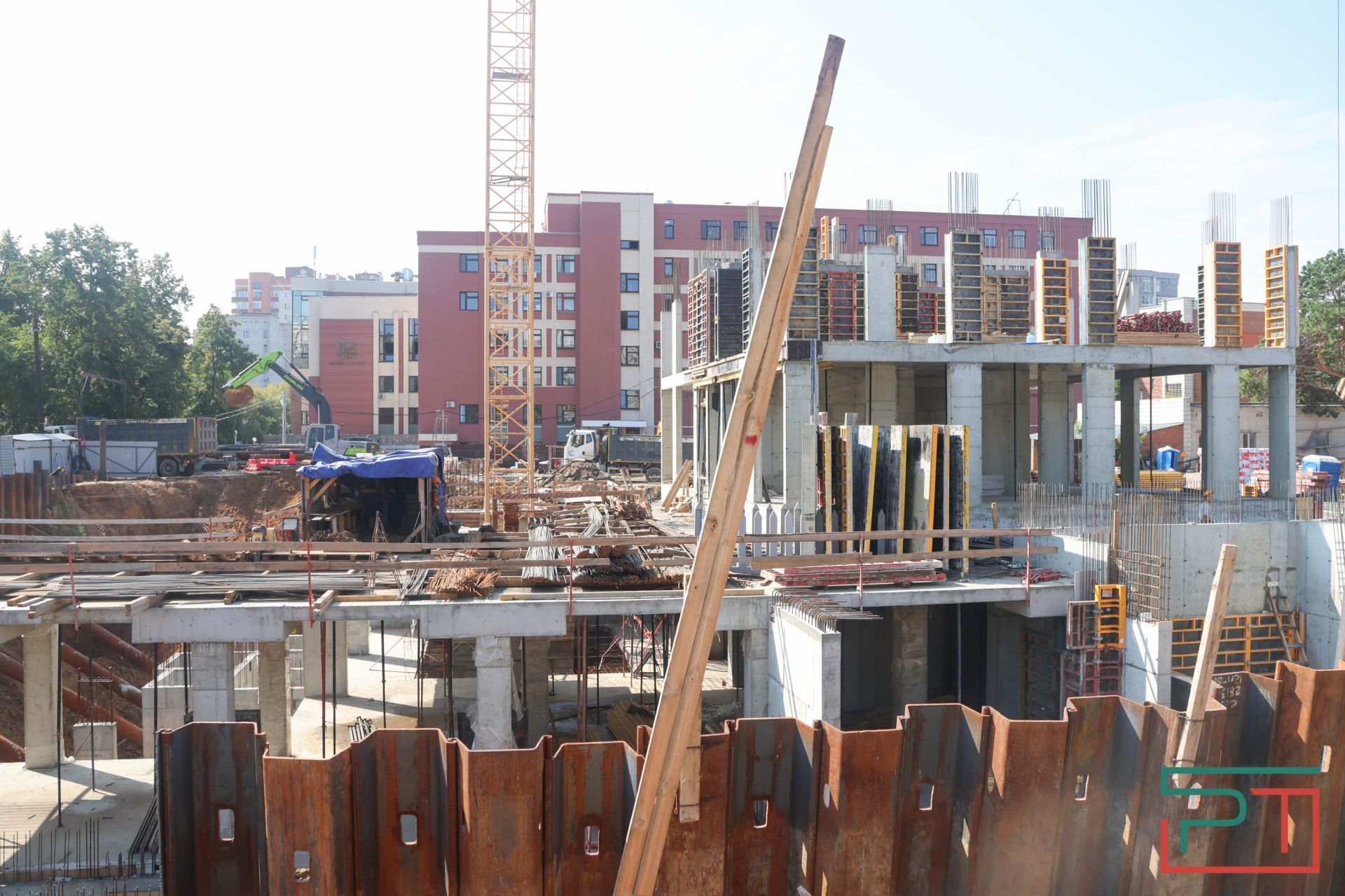 Задрожал и треснул: старый детсад в Казани не выдержал строительства элитного ЖК по соседству