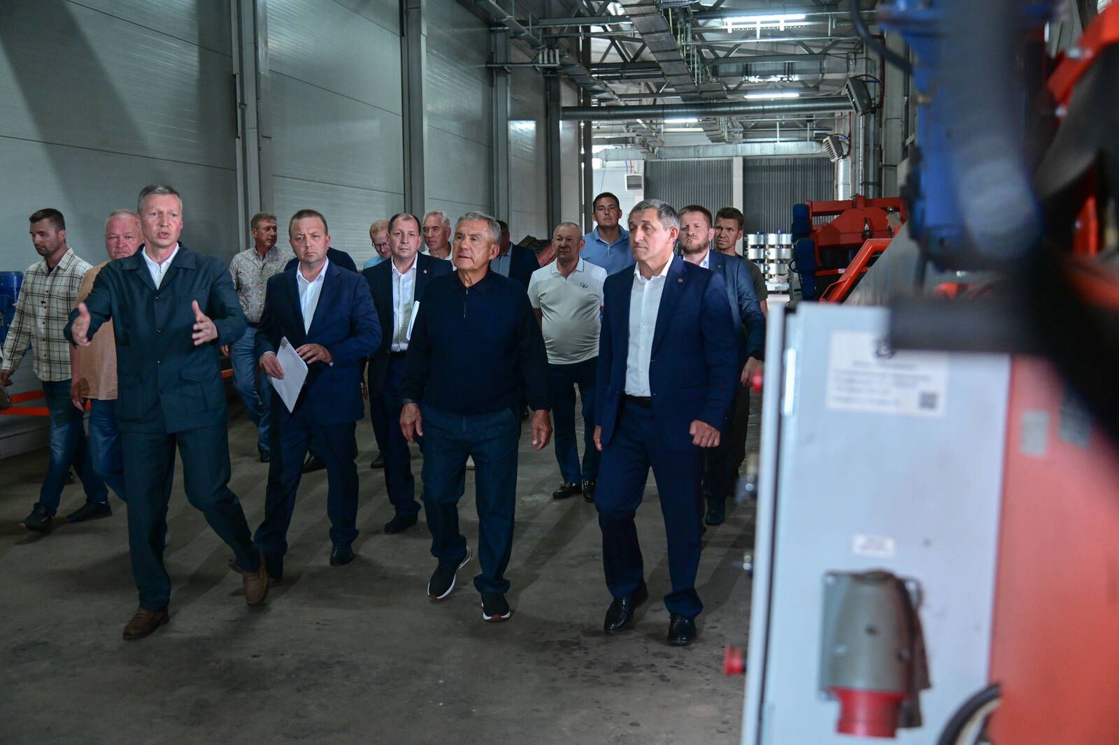 Минниханов осмотрел агрофирму «Нармонка» в Лаишевском районе