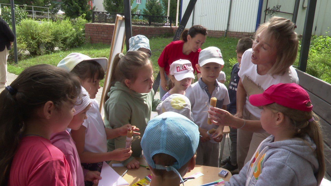Нурлатские дошколята сделали свечи и написали письма бойцам СВО