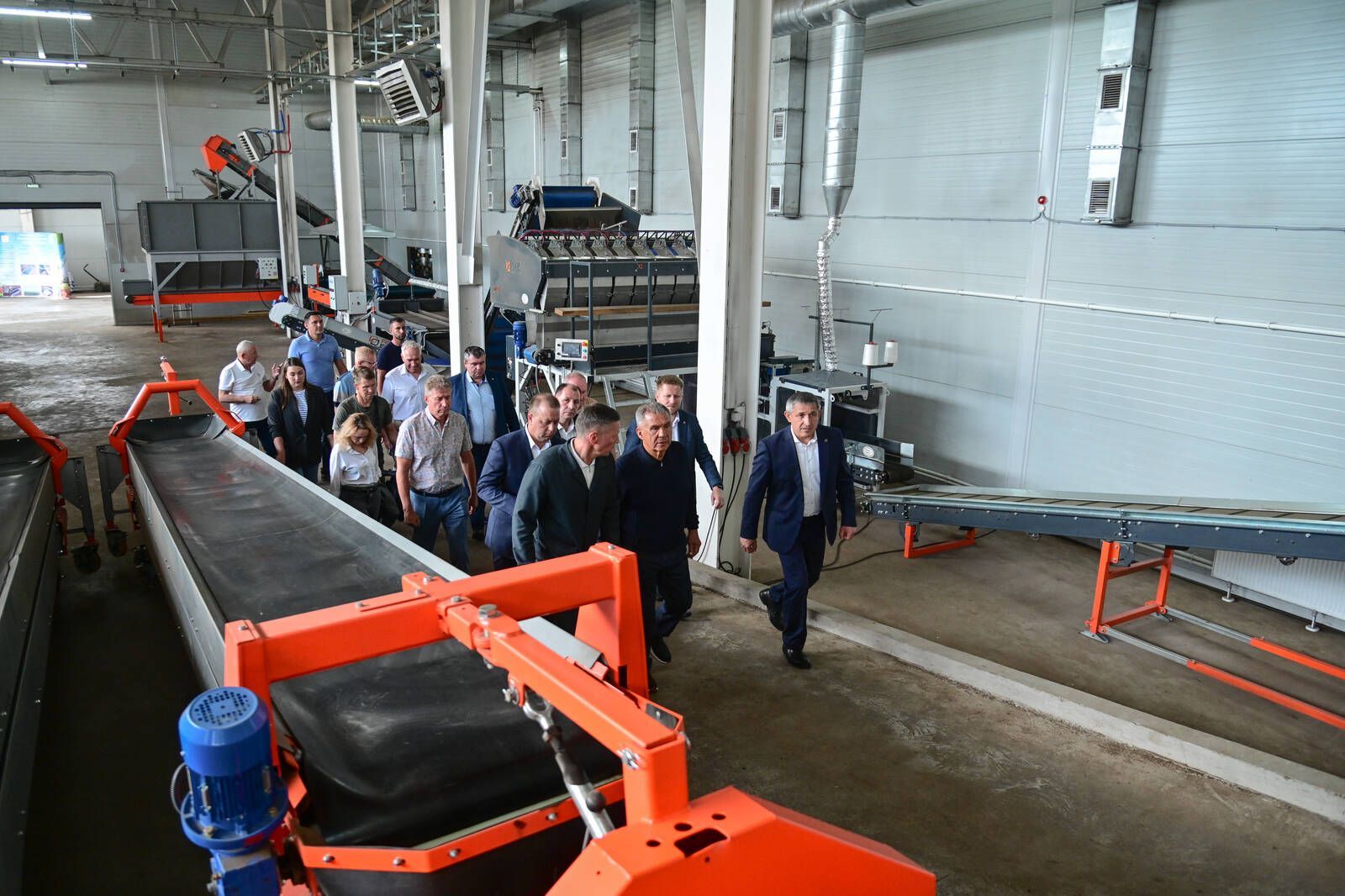 Минниханов осмотрел агрофирму «Нармонка» в Лаишевском районе