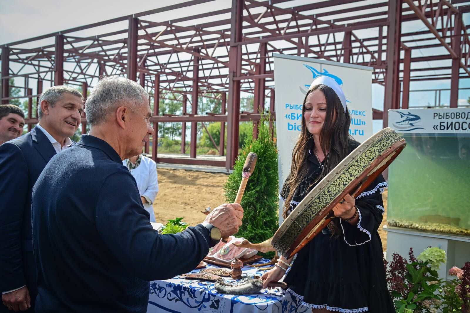 Минниханов осмотрел агрофирму «Нармонка» в Лаишевском районе