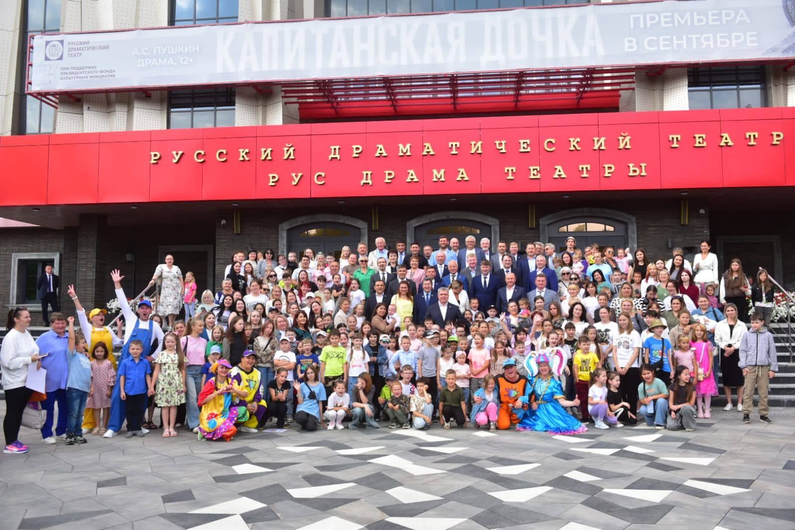 В Челнах вручили сертификаты семьям бойцов СВО с детьми-школьниками