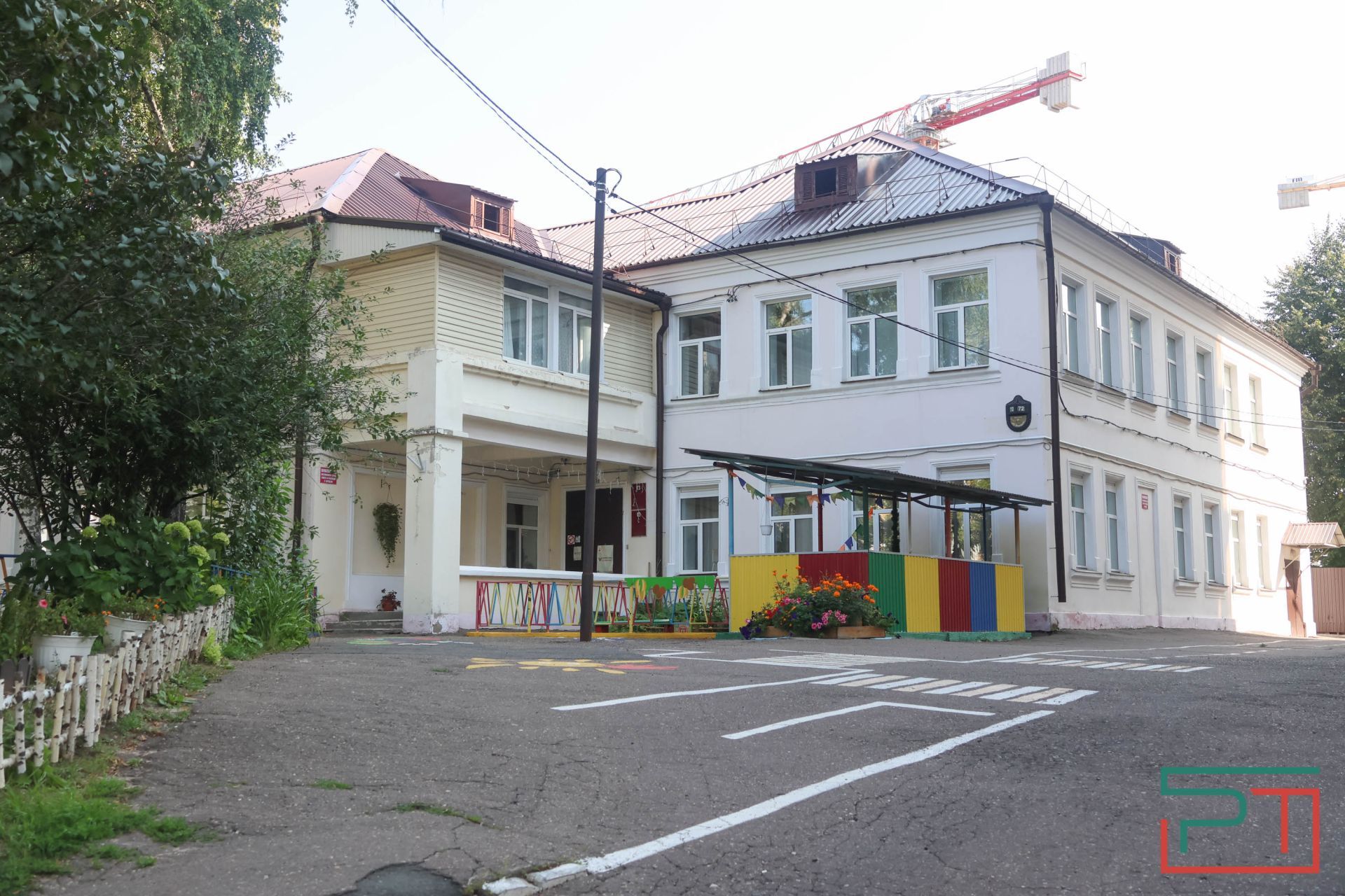 Задрожал и треснул: старый детсад в Казани не выдержал строительства элитного ЖК по соседству