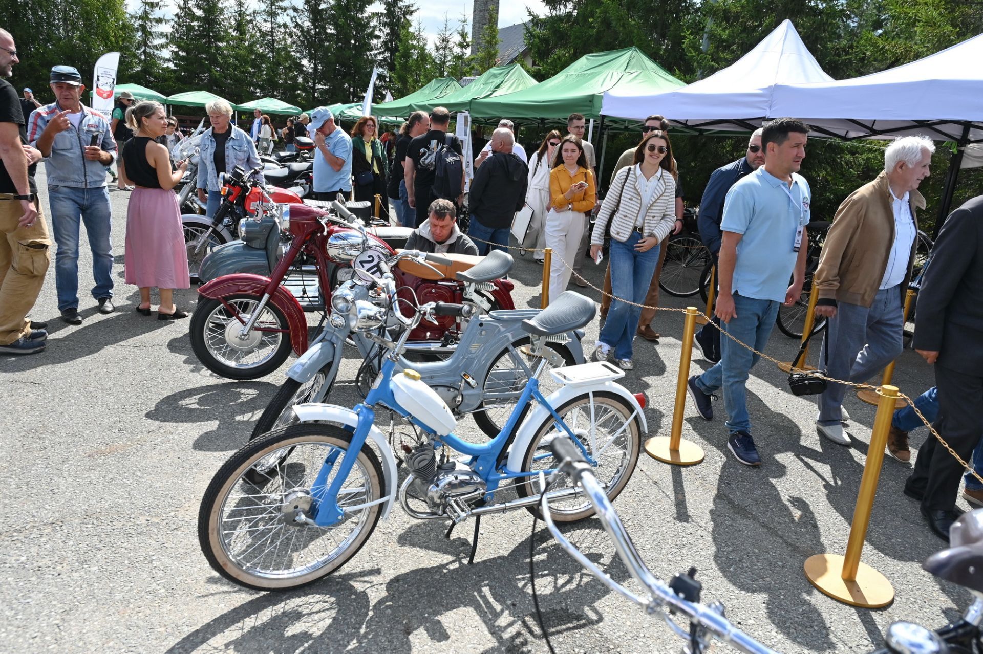Фестиваль ретро-техники в «Свияжских холмах» объединил более 300 авто и мотоциклов