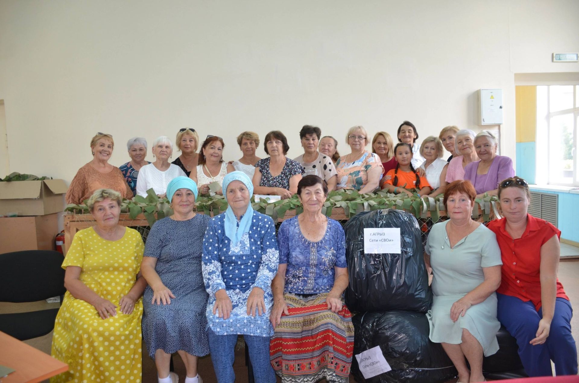Волонтеры из агрызского депо два года плетут масксети для бойцов СВО