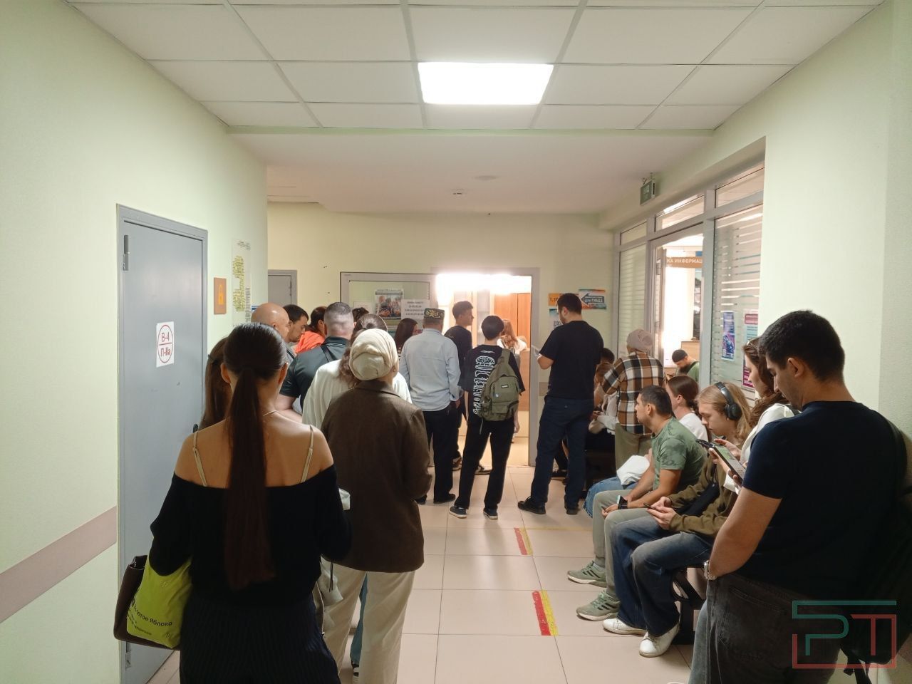 «92-й будете!»: в Казани водители часами стоят в очередях за справками для ГАИ