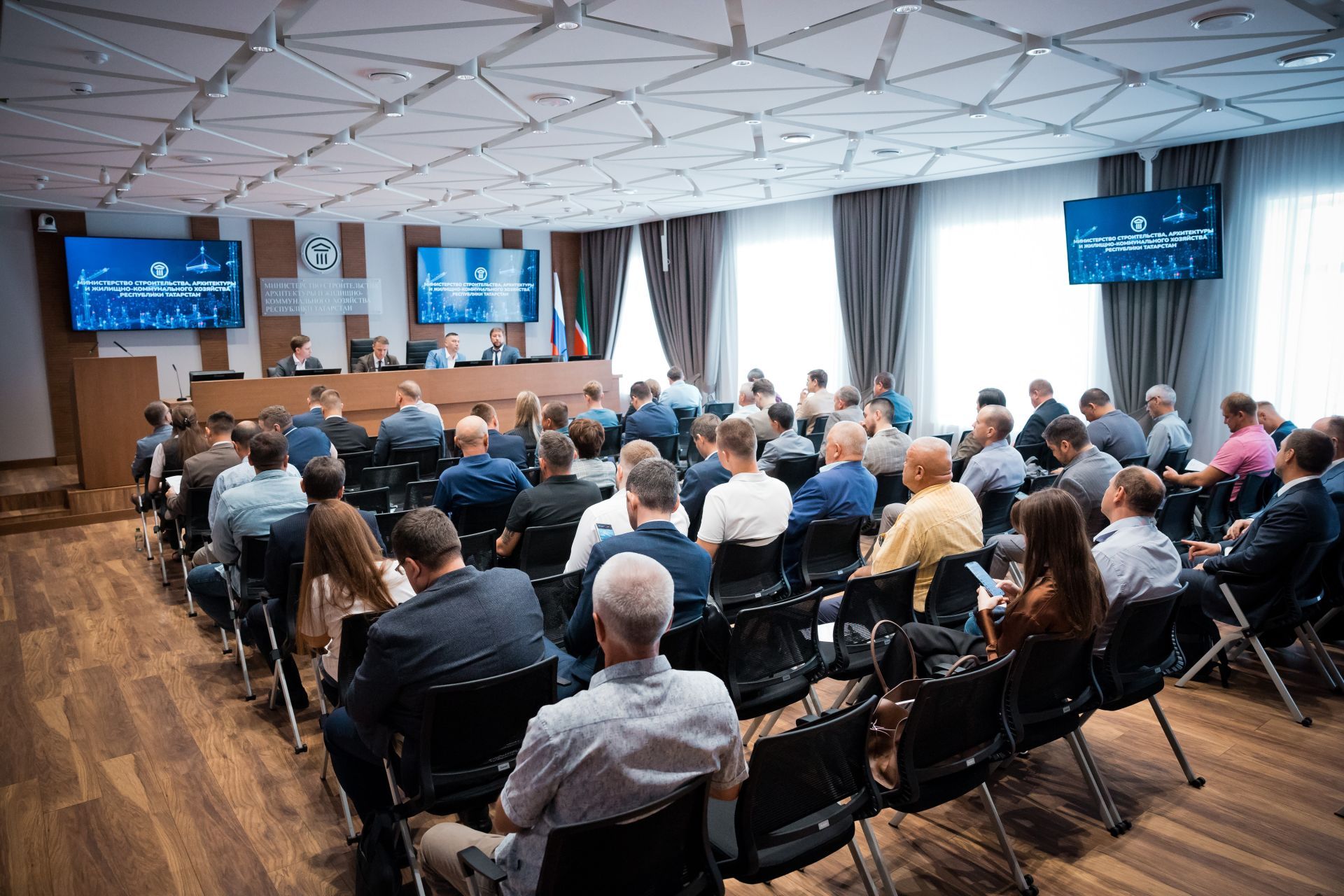 В РТ обсудили перспективы модернизации ЖКХ с помощью инновационных полимерных материалов