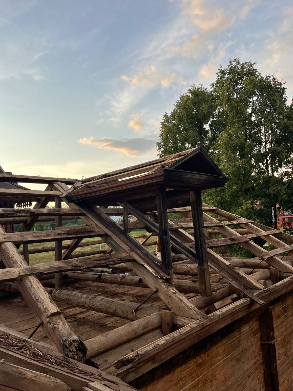 В Татарстане реставрируют уникальный памятник деревянного зодчества — фото