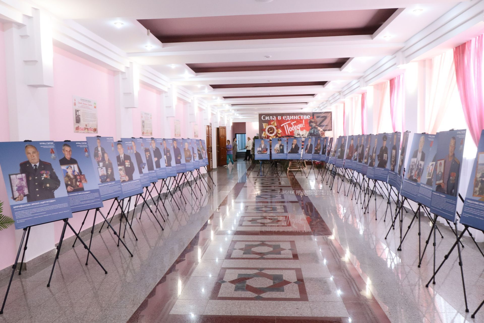 В Нурлатском и Мензелинском районах открылась передвижная выставка «Отец Героя»