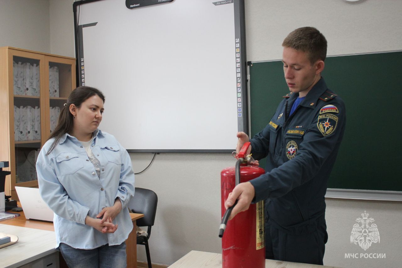Сотрудники МЧС проверили школы Татарстана на пожарную безопасность перед 1 сентября
