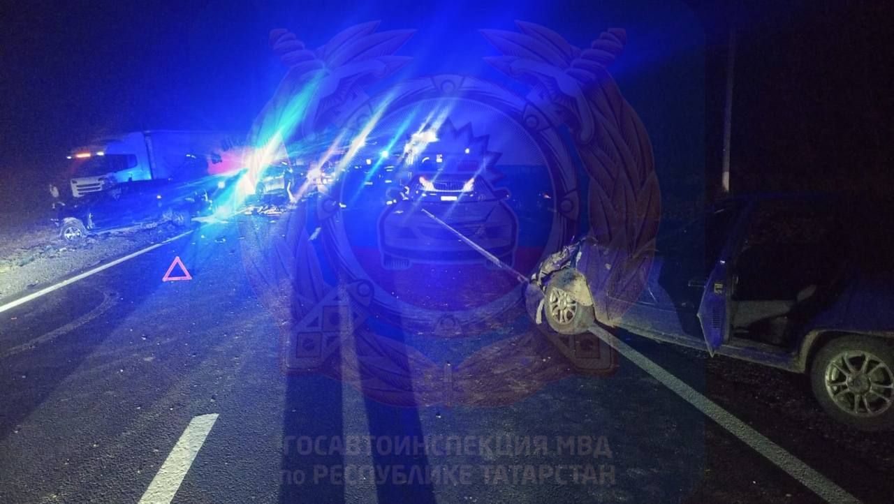 Два человека погибли в ночном ДТП на трассе Казань — Шемордан