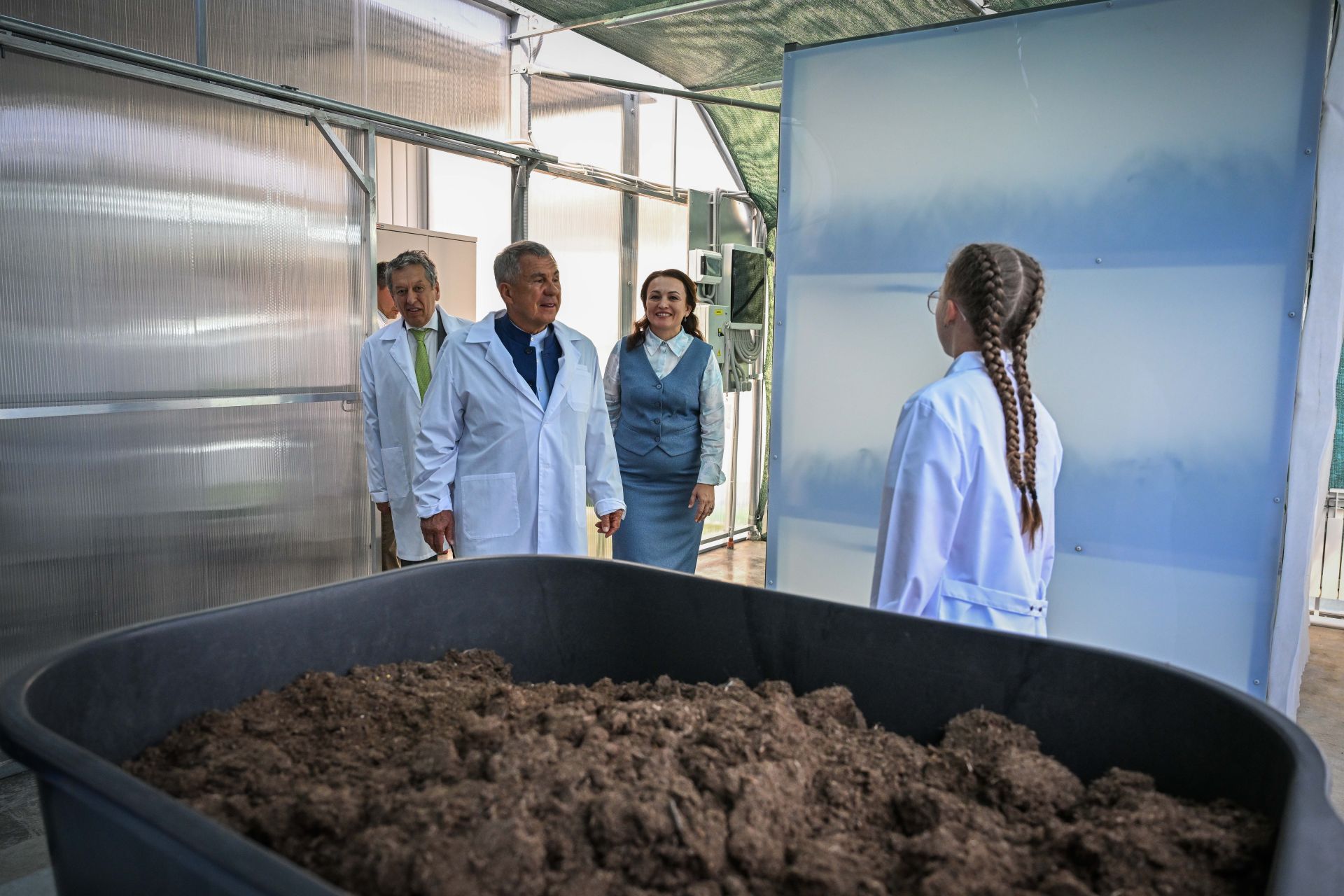 Биолаборатория и чайная фабрика: Минниханов посетил Лениногорский детский дом