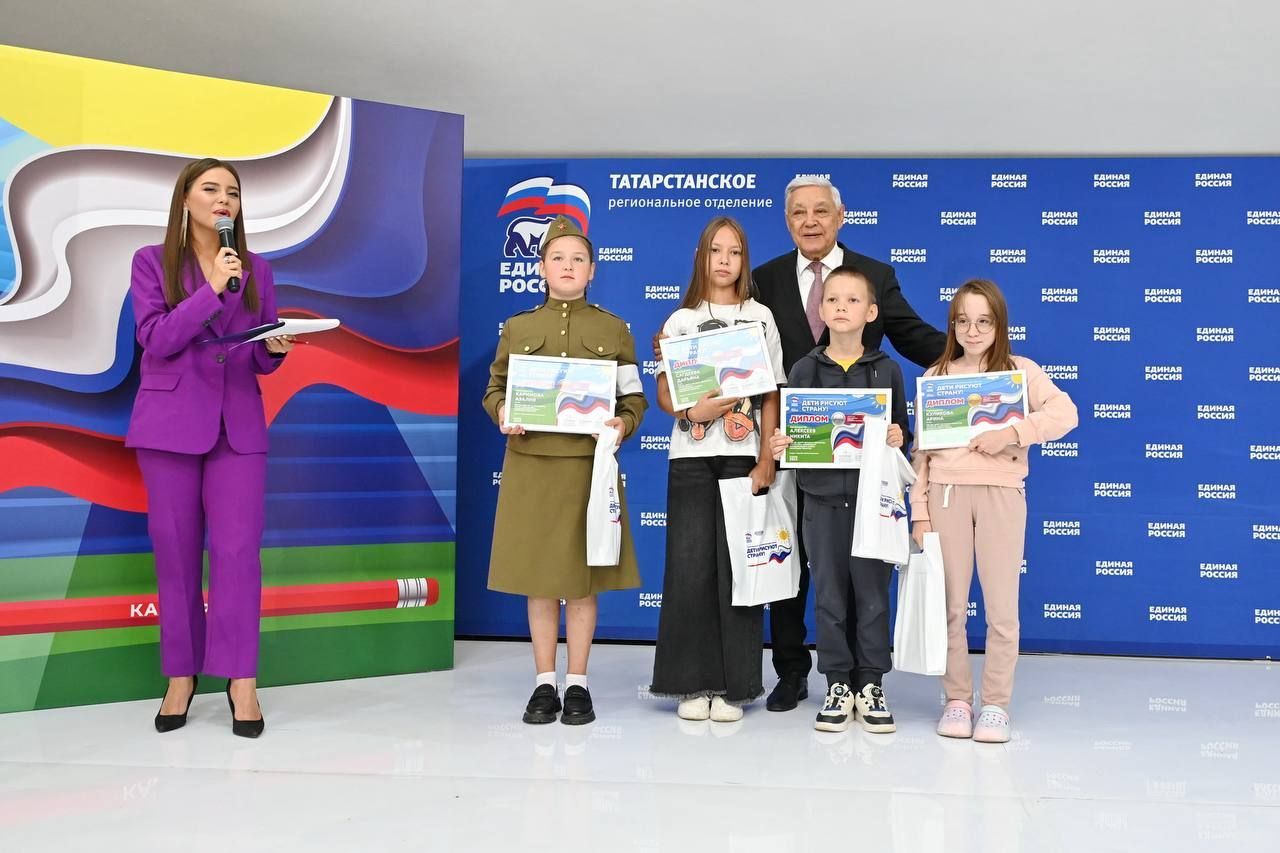 Фарид Мухаметшин вручил подарки победителям конкурса «Дети рисуют страну»