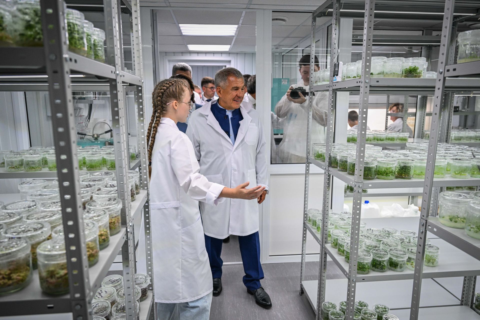 Биолаборатория и чайная фабрика: Минниханов посетил Лениногорский детский дом