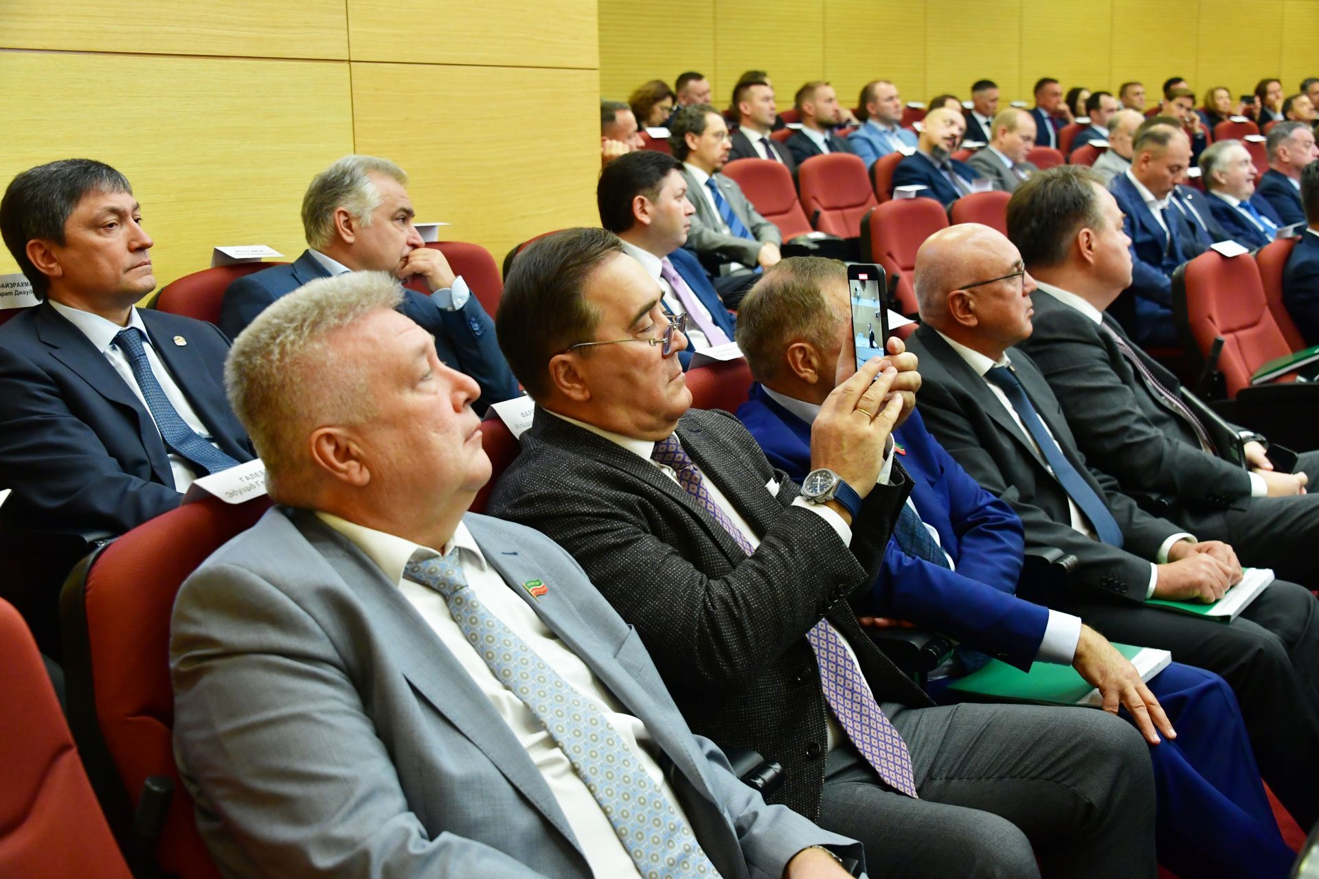 Минниханов провел заседание совета директоров «Татнефтехиминвест-холдинга»