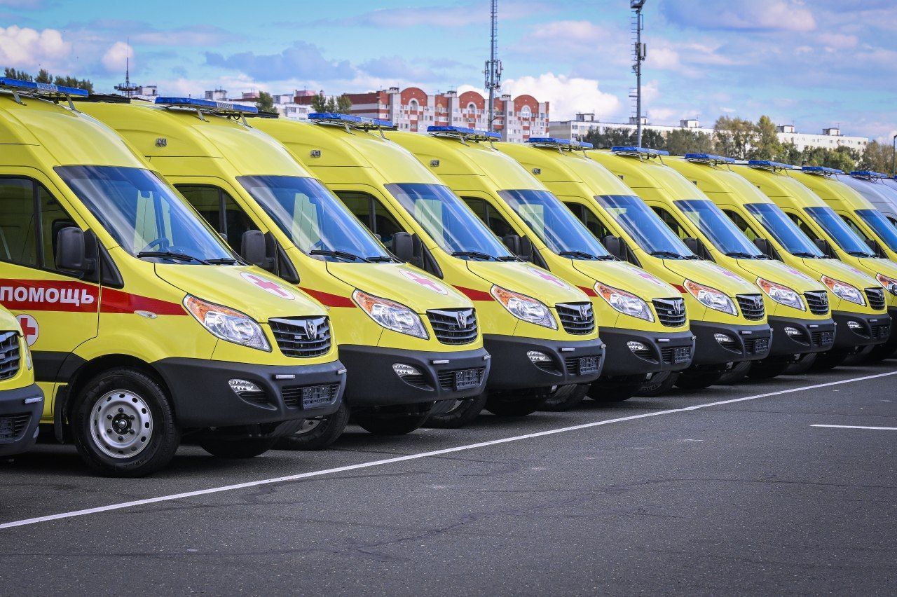 Минниханов передал медикам Татарстана 140 автомобилей и сертификаты