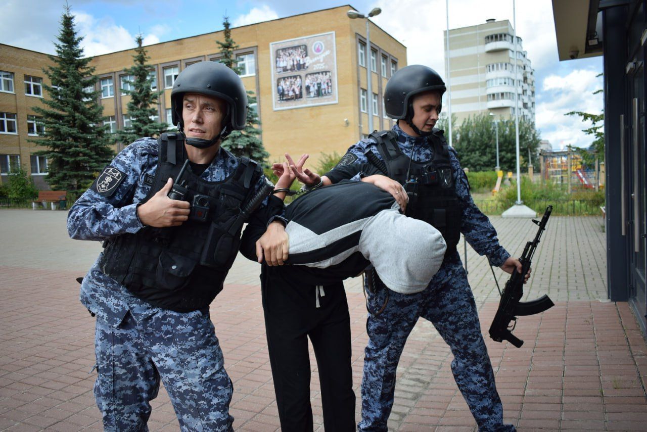 Задержать и обезвредить: в казанском лицее прошли антитеррористические учения