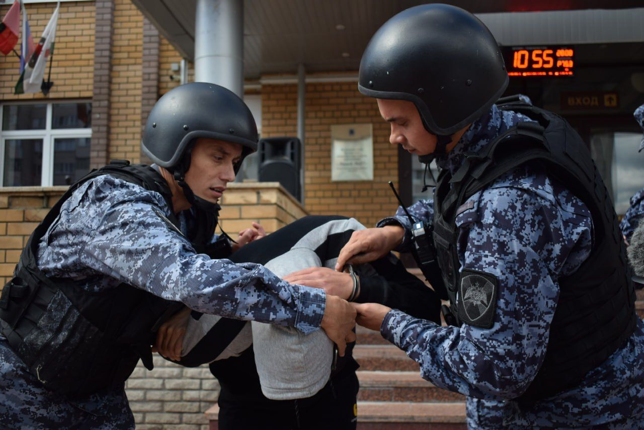 Задержать и обезвредить: в казанском лицее прошли антитеррористические учения