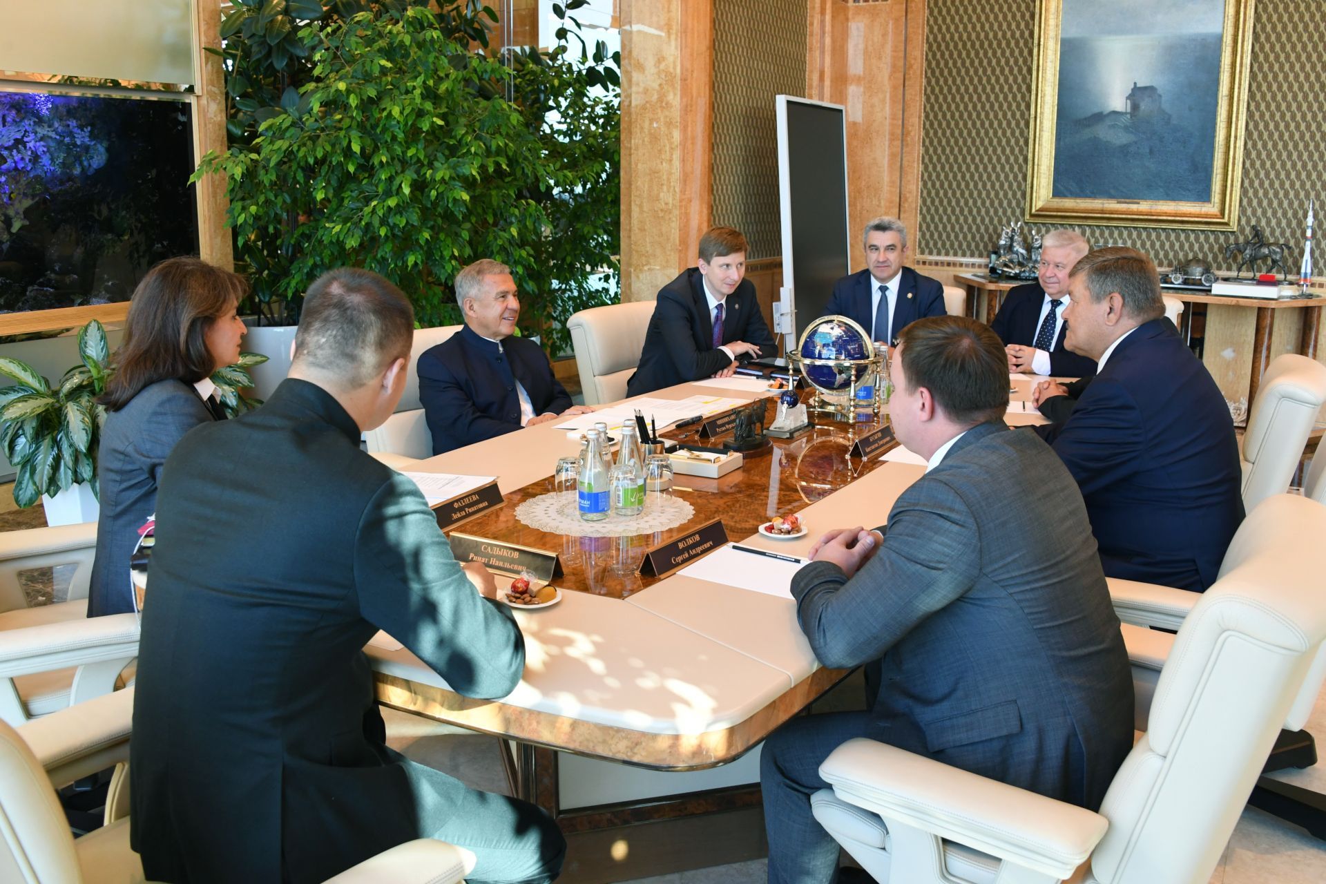 Минниханов обсудил сотрудничество с главой администрации Байконура Бусыгиным