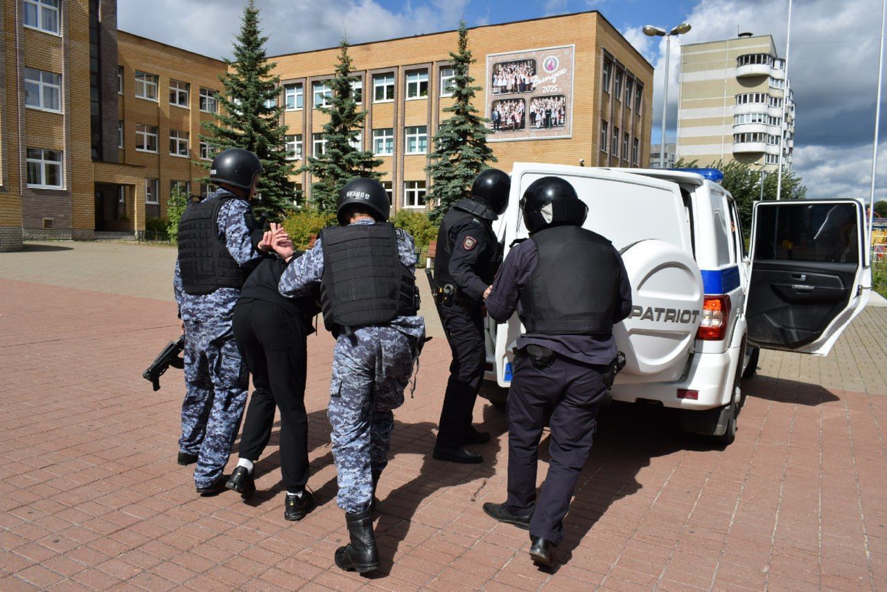 Задержать и обезвредить: в казанском лицее прошли антитеррористические учения