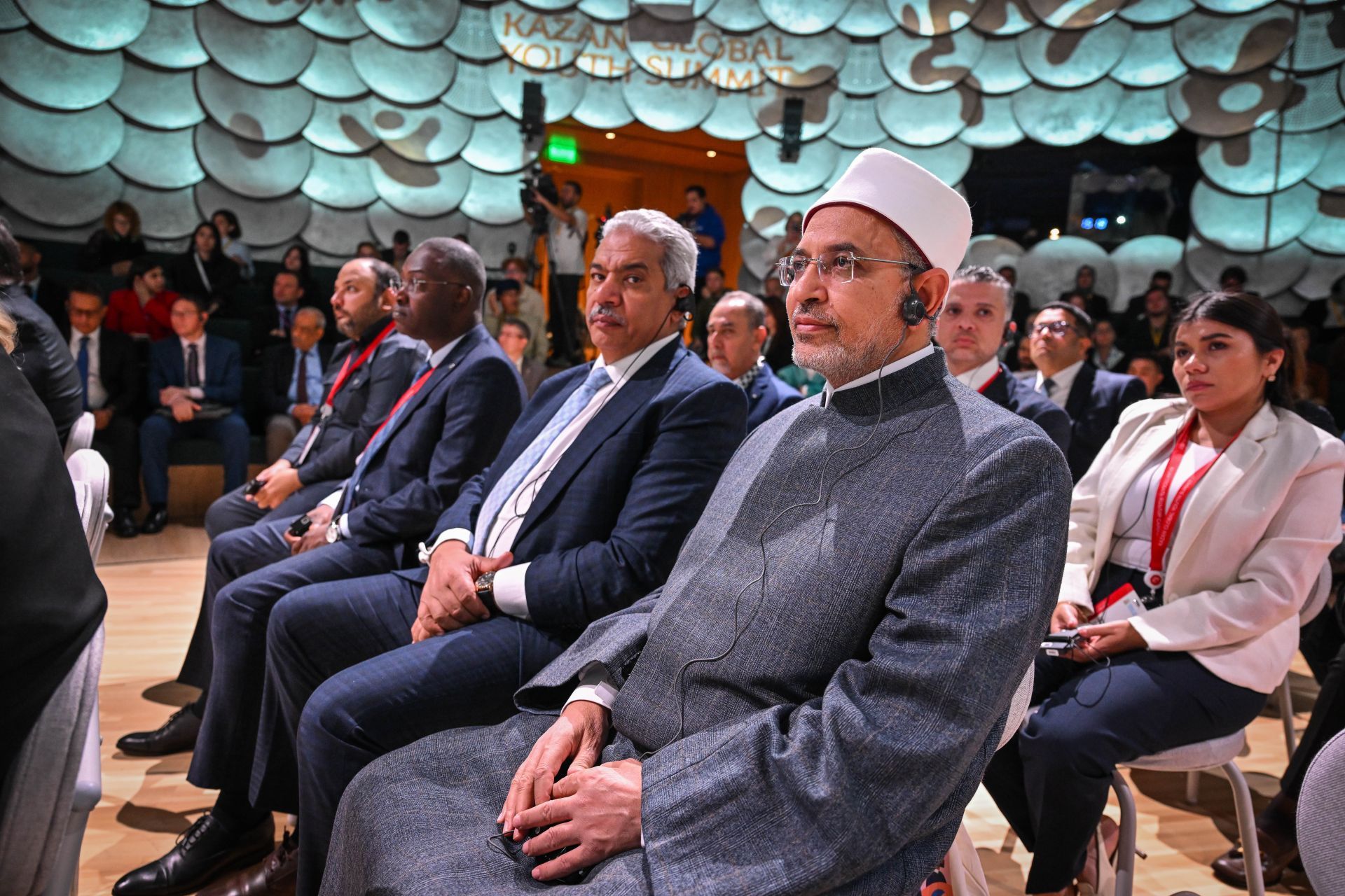 Минниханов и Фальков приняли участие в пленарном заседании Казанского молодежного саммита