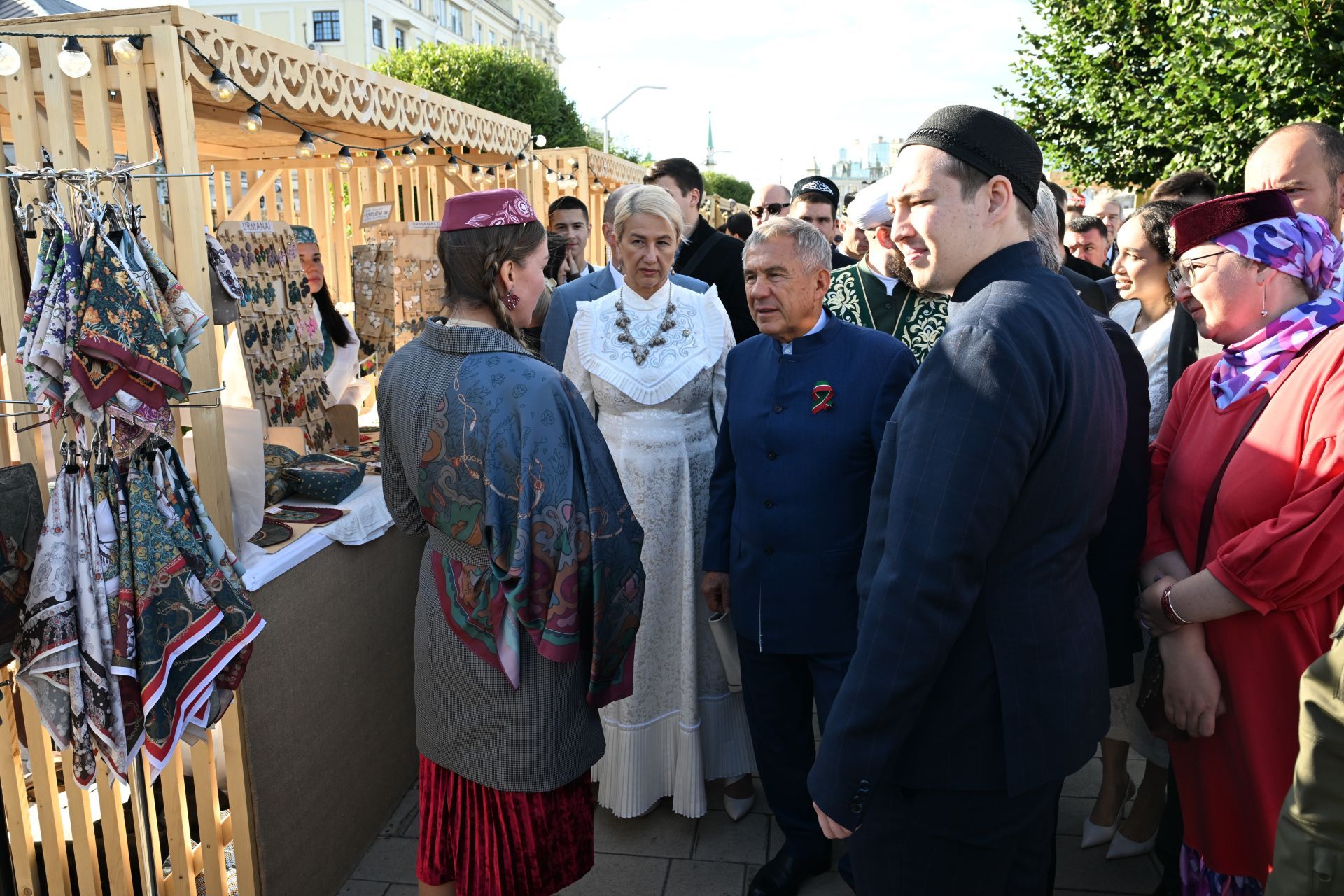 Минниханов в Казани посетил праздничную площадку Мавлид ан-Наби и «Печэн базары»