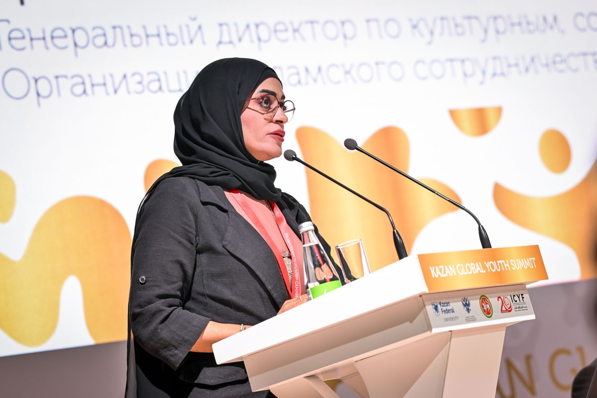 Минниханов и Фальков приняли участие в пленарном заседании Казанского молодежного саммита