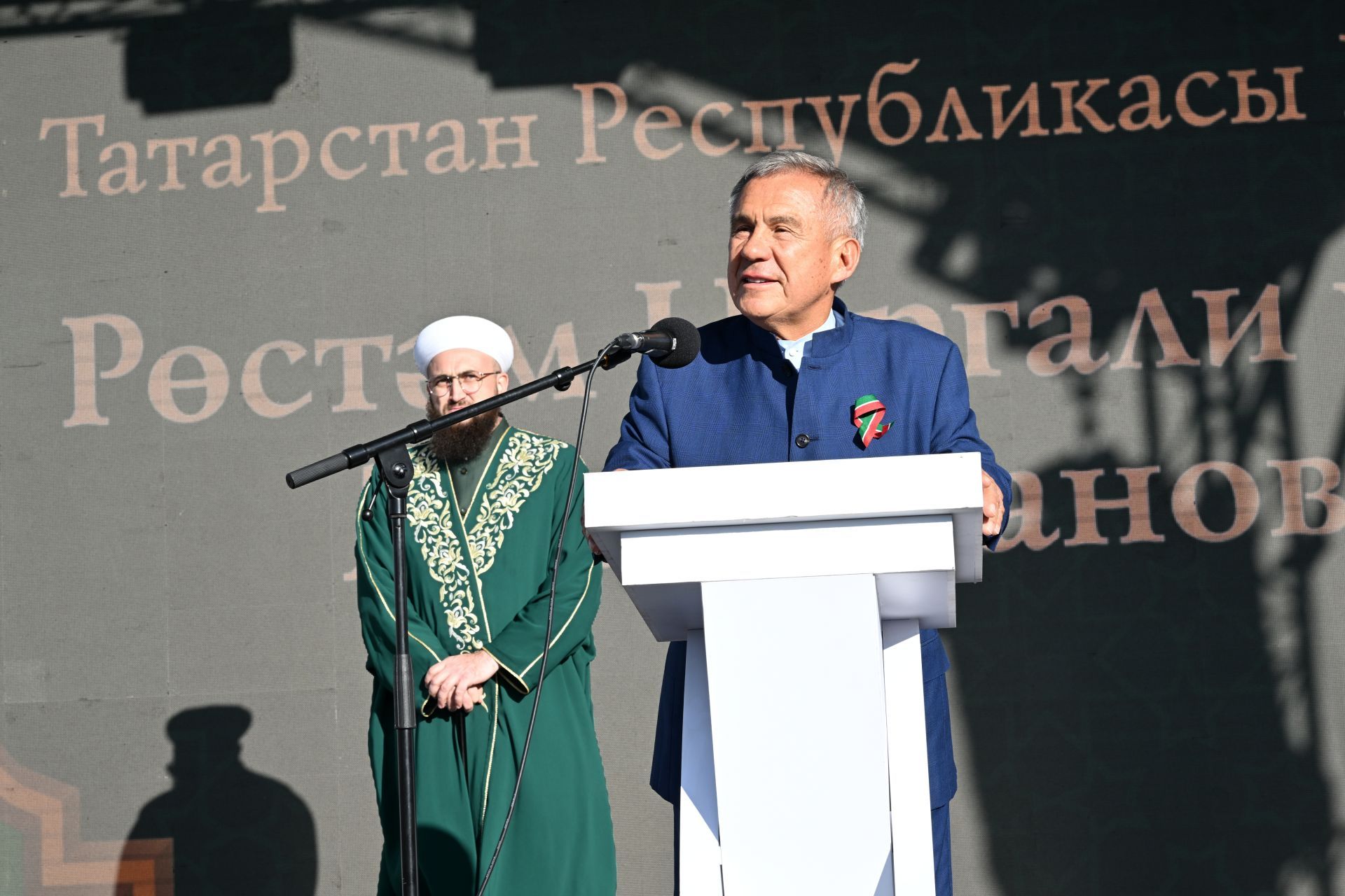 Минниханов в Казани посетил праздничную площадку Мавлид ан-Наби и «Печэн базары»