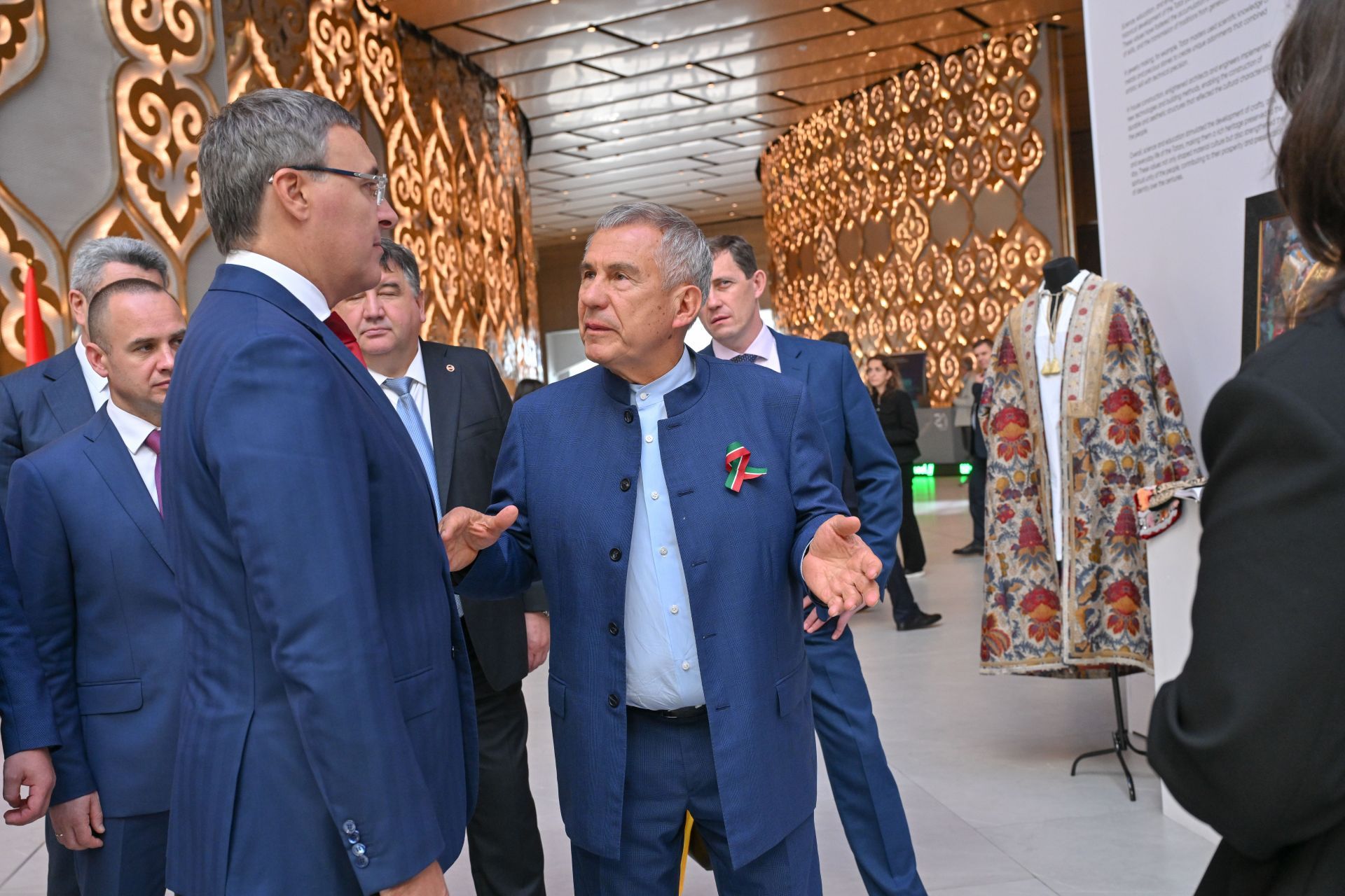 Минниханов и Фальков приняли участие в пленарном заседании Казанского молодежного саммита