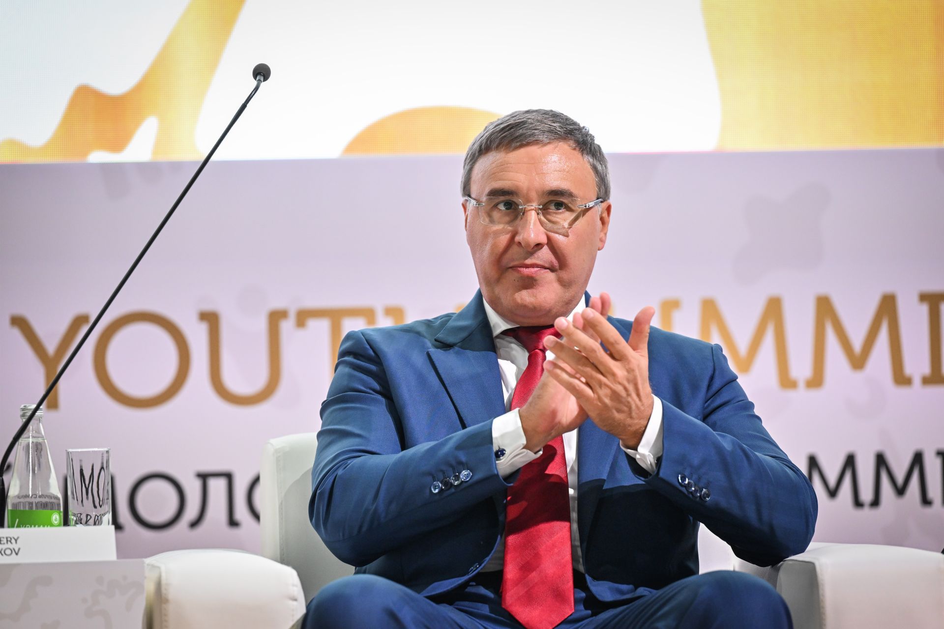 Минниханов и Фальков приняли участие в пленарном заседании Казанского молодежного саммита