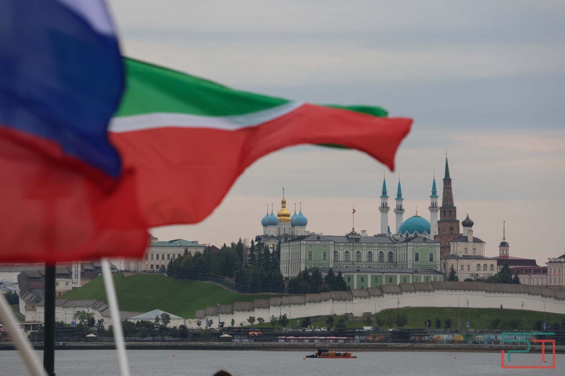 Празднование Дня Республики у «Чаши»