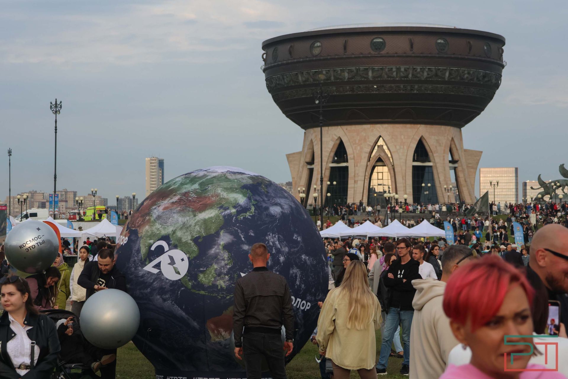 Празднование Дня Республики у «Чаши»