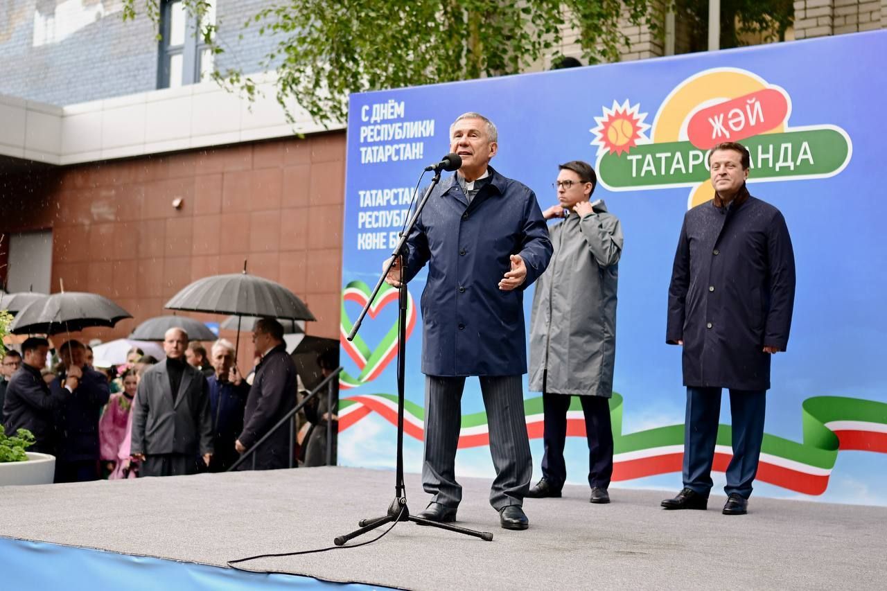 Минниханов открыл обновленный двор в Авиастроительном районе Казани