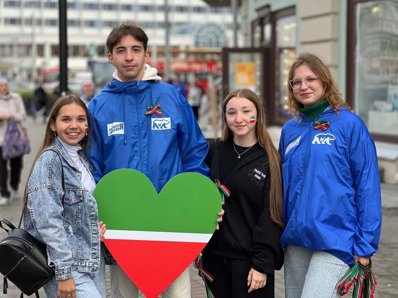 Молодогвардейцы Казани провели праздничные мероприятия в День Республики Татарстан