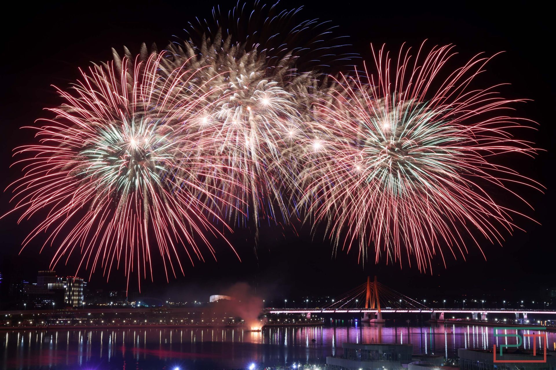 Салют в честь Дня Республики Татарстан и Дня города