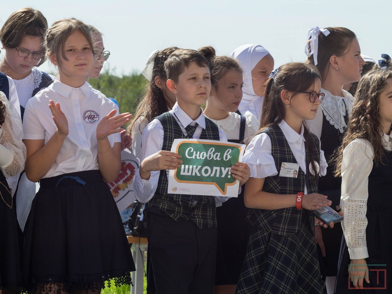 Меньше контрольных, больше истории и чаты в МАХ: в Татарстане будут учить по-новому