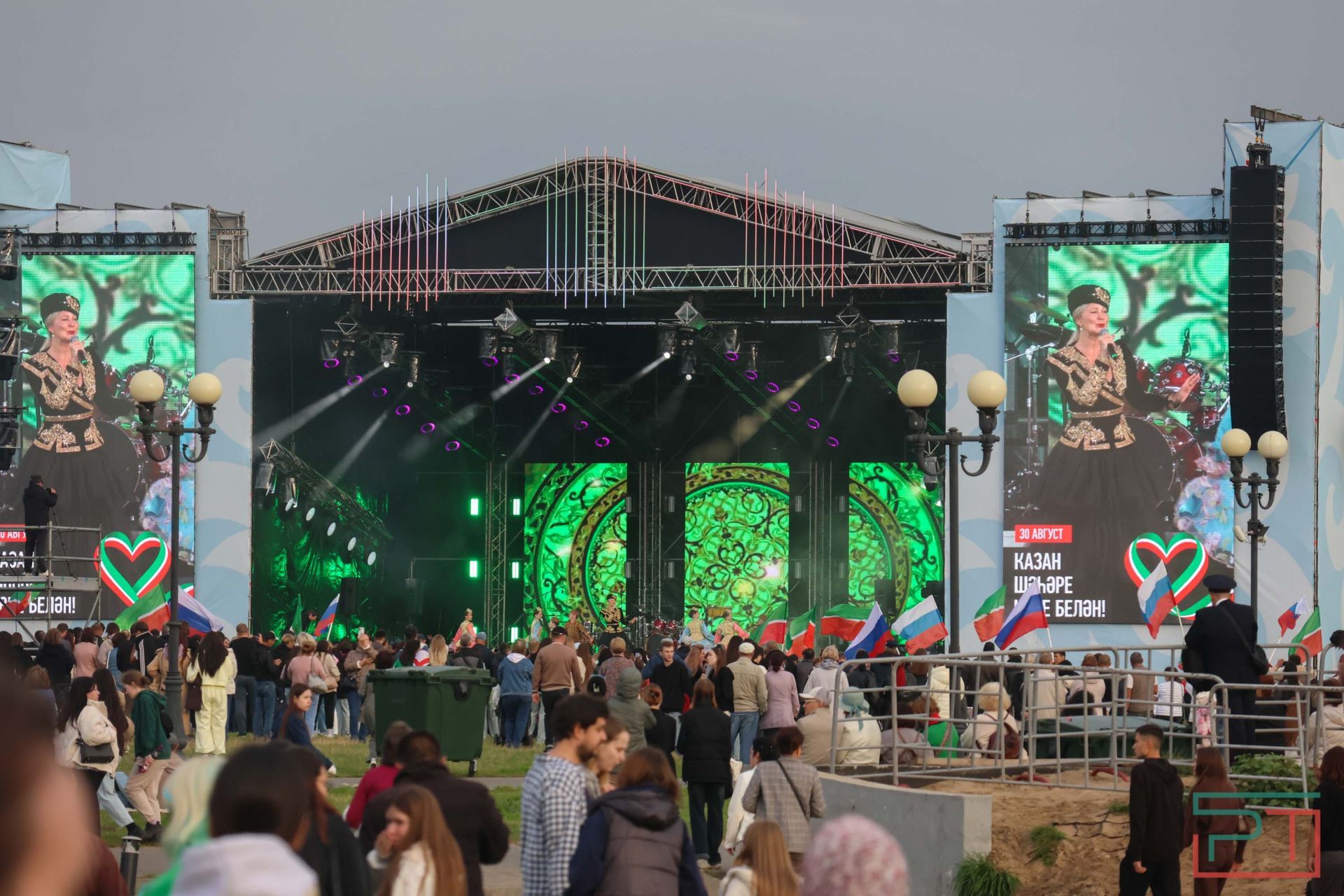 Празднование Дня Республики у «Чаши»