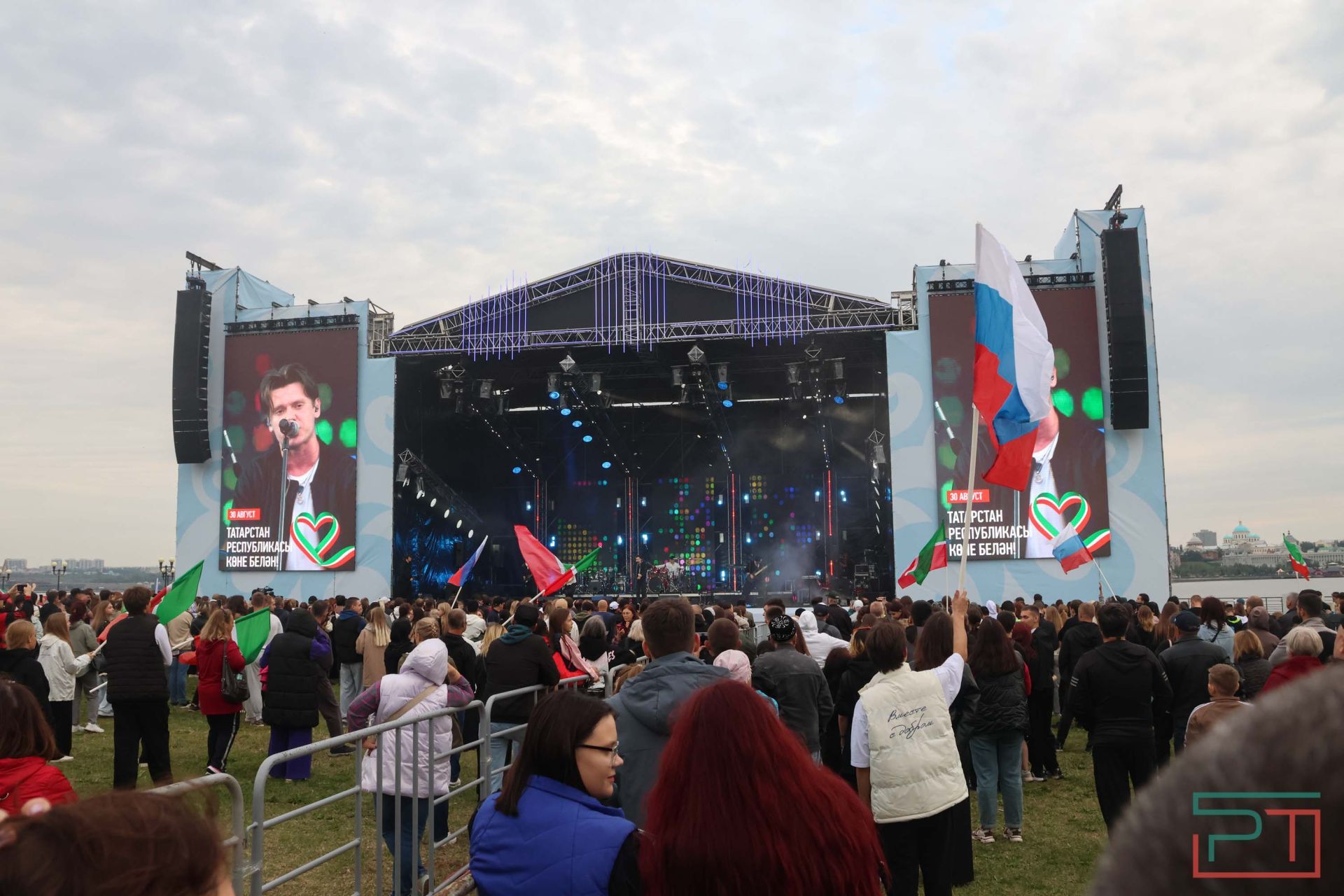 Празднование Дня Республики у «Чаши»