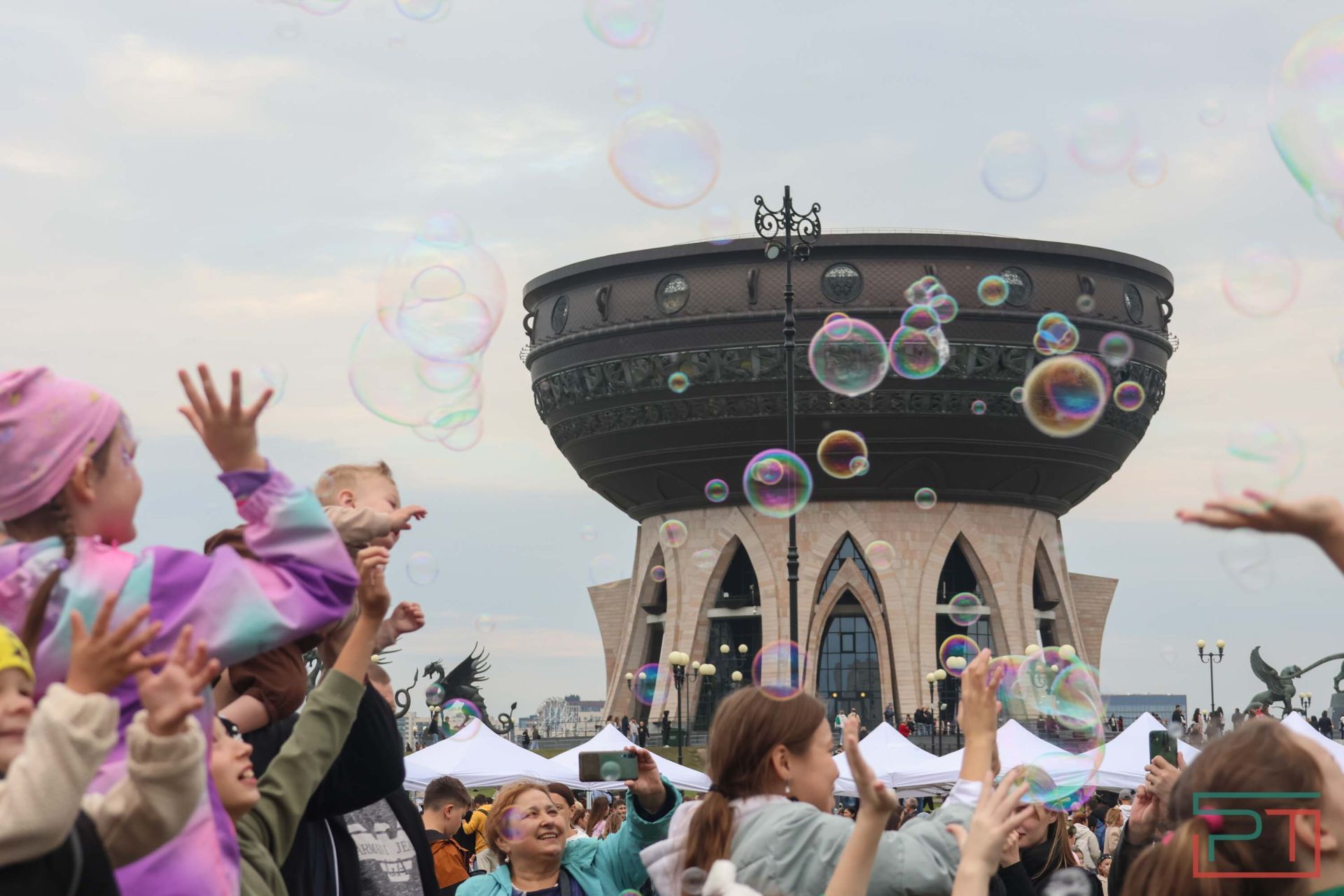 Празднование Дня Республики у «Чаши»