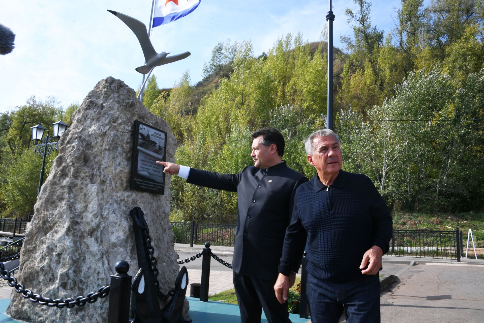 Минниханов осмотрел благоустроенную пляжную зону в Елабуге