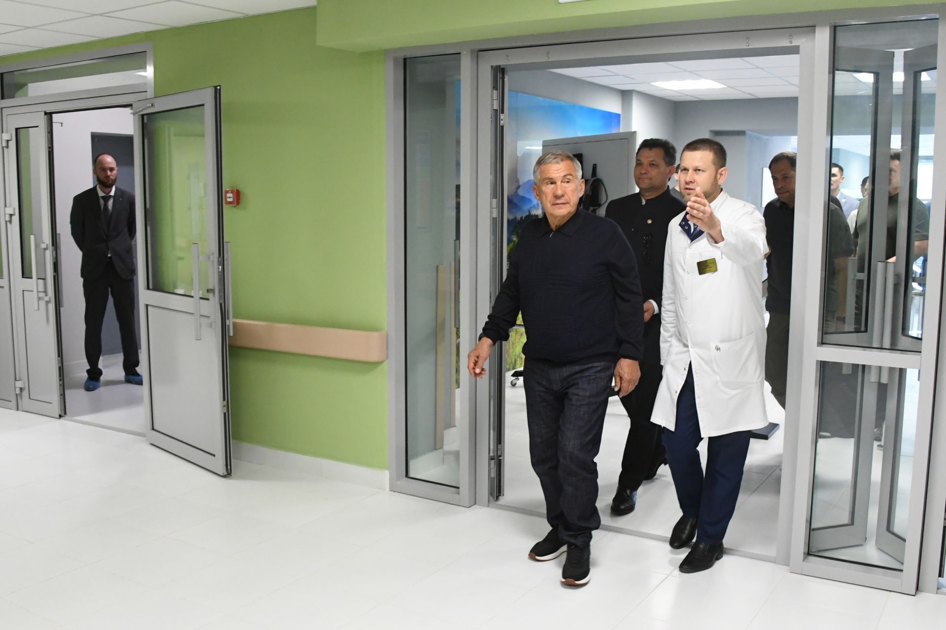 Минниханов осмотрел стационар Елабужской ЦРБ после капремонта