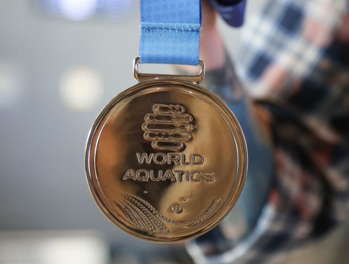 Серебряного призера ЧМ по прыжкам в воду Никиту Шлейхера тепло встретили в Казани - фото