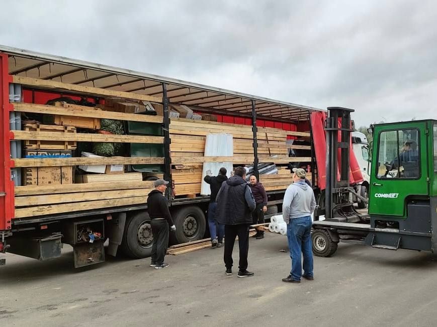 Активисты Лаишевского района отправили в зону СВО стройматериалы для полевого храма